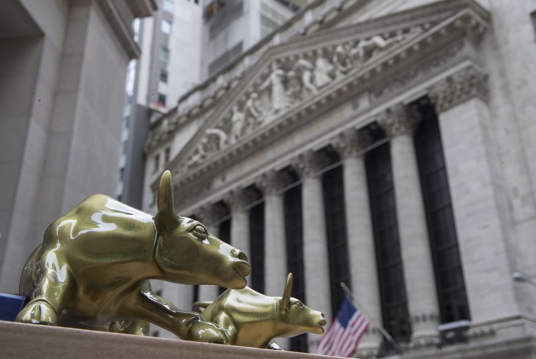 Wall Street abre con ganancias por conversaciones