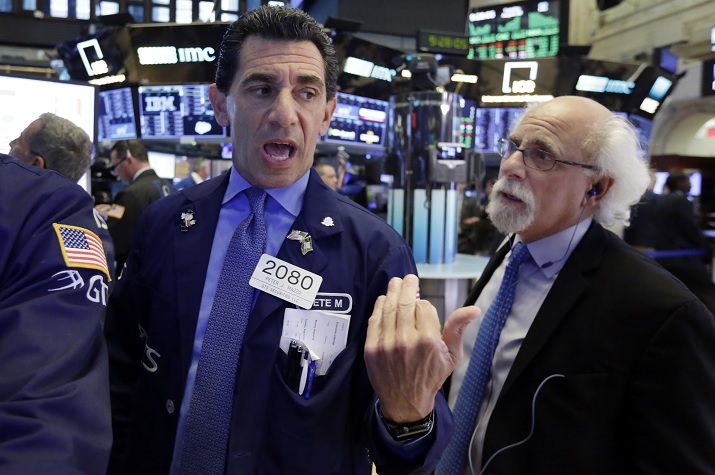 Wall Street cierra con ganancias y con récords