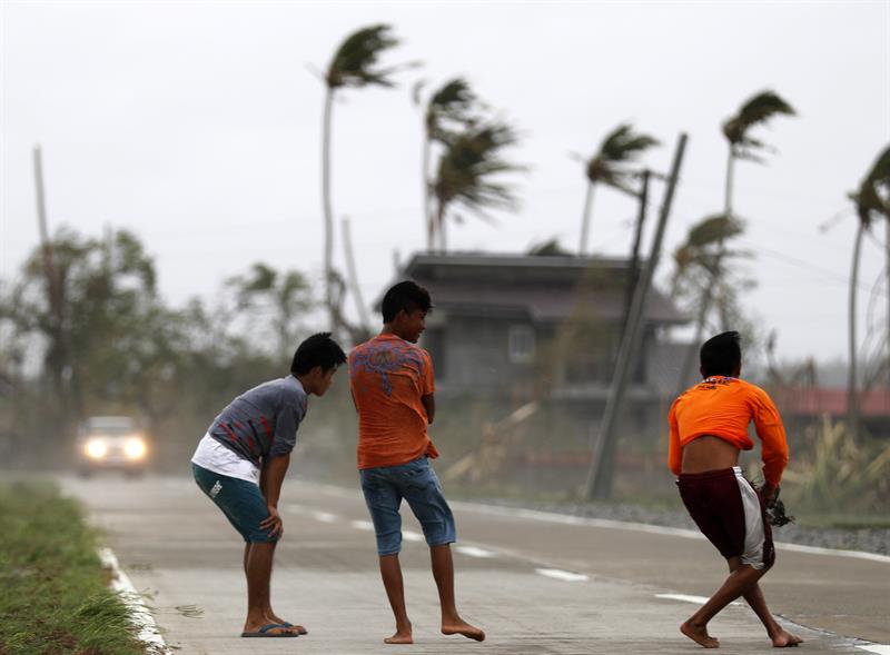 Tifón Mangkhut deja devastación en Filipinas