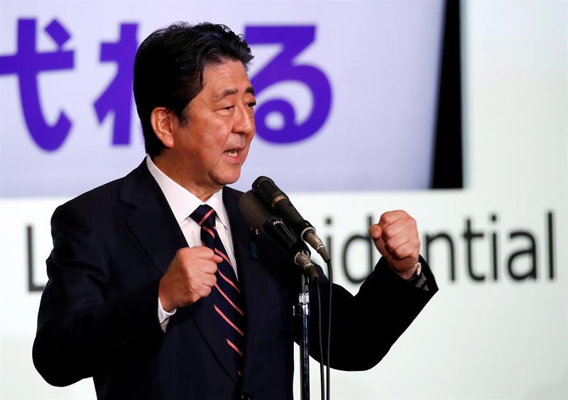 Reeligen a Shinzo Abe como presidente de su partido
