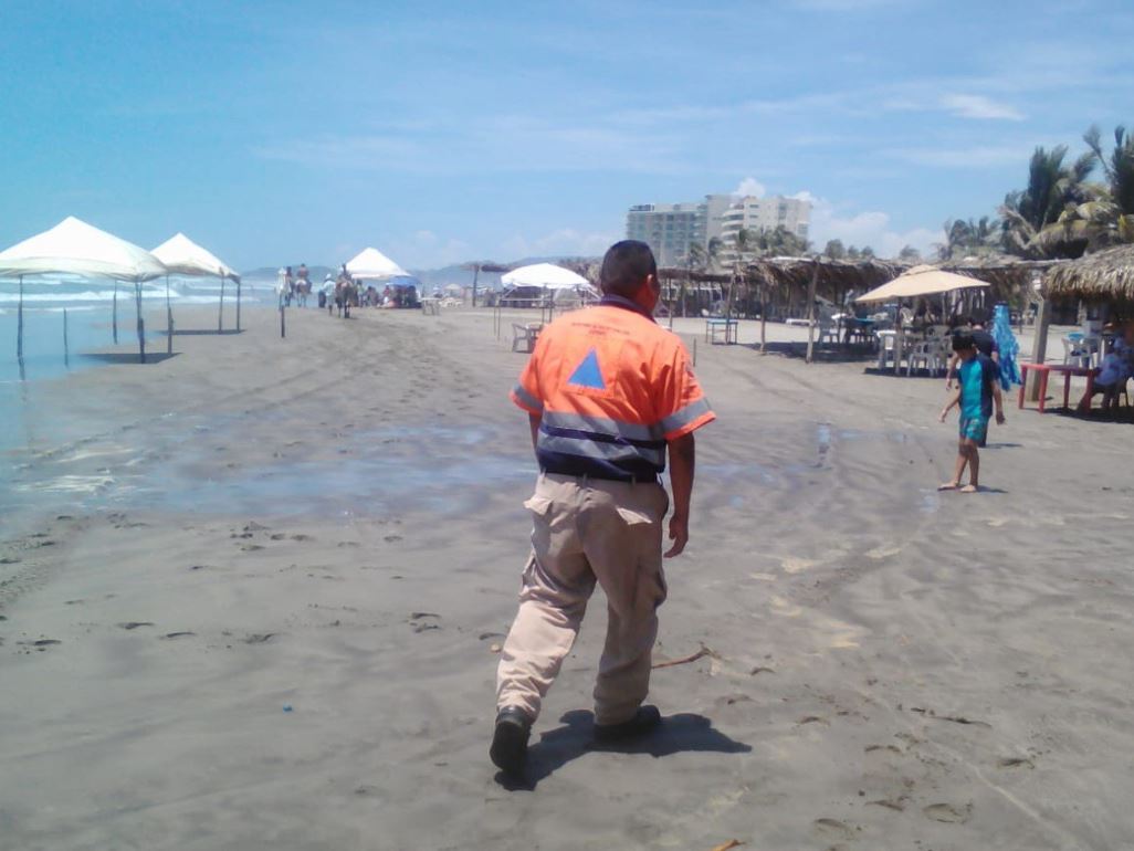 Mar de Fondo en Acapulco: restringen actividades en playas