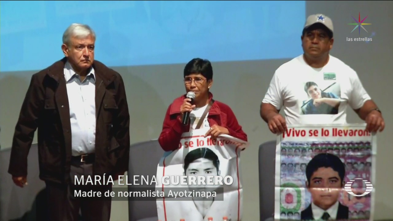 Amlo Se Reúne Padres Normalistas Desaparecidos Ayotzinapa