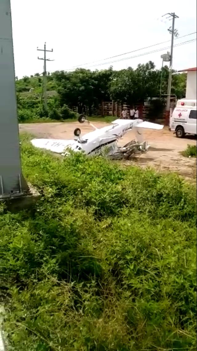 Avioneta se desploma en Guerrero y golpea camioneta