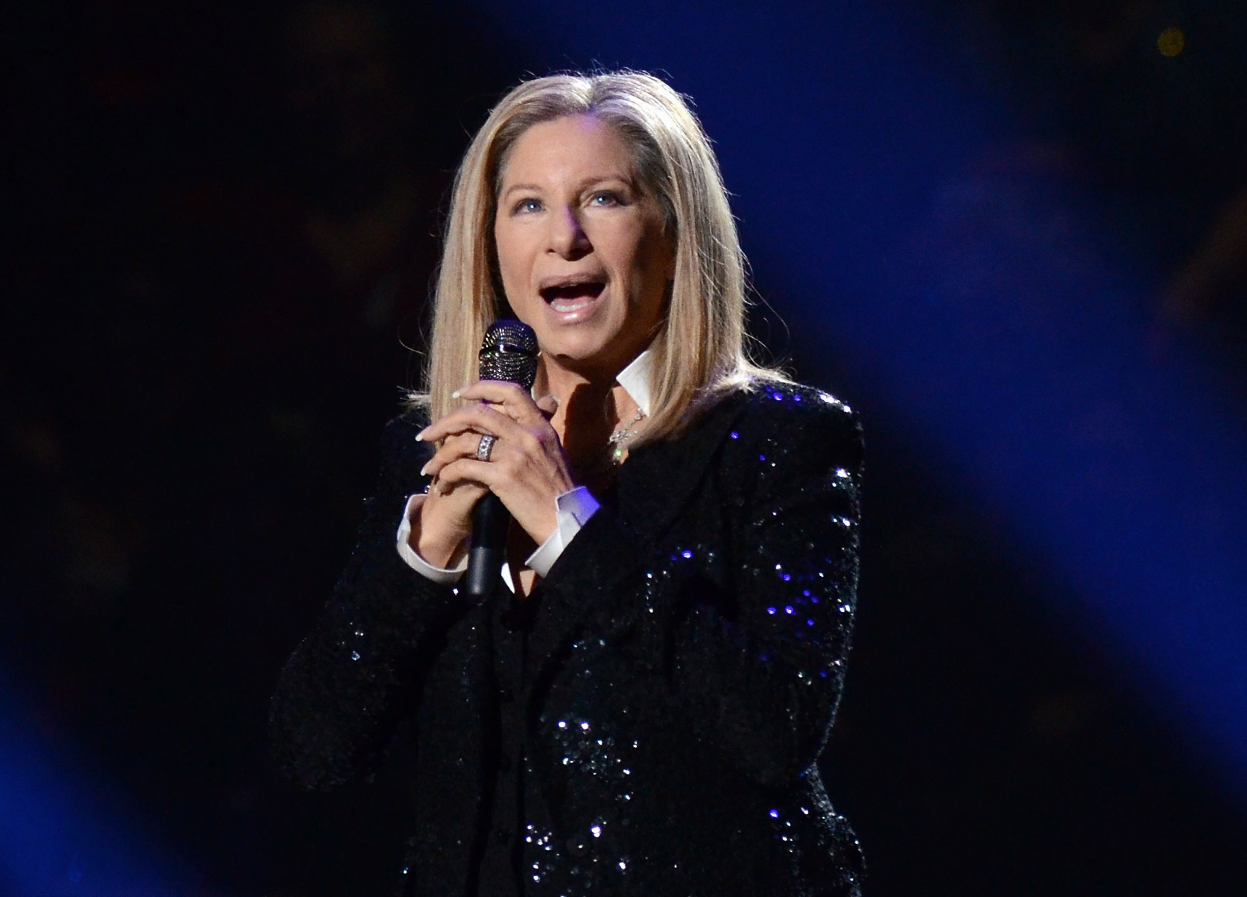Barbra Streisand dedica canción a Trump: ¡Don't Lie to Me!