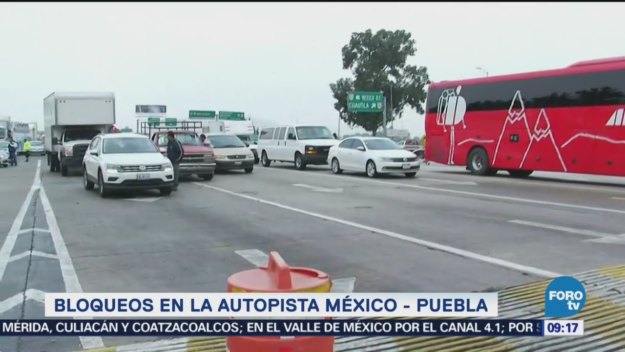 Bloqueo en carretera México - Puebla, en Ixtapaluca