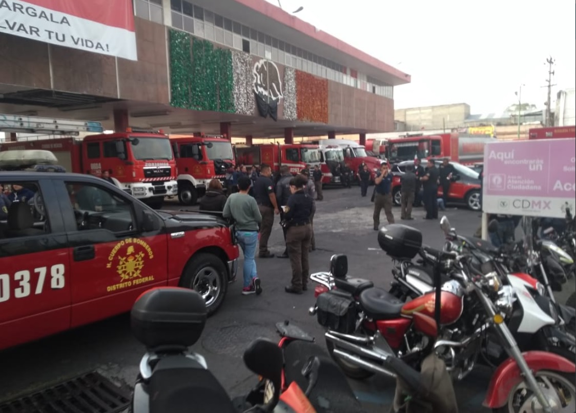 Despiden con honores a bombero que murió tras atender fuga en Tláhuac