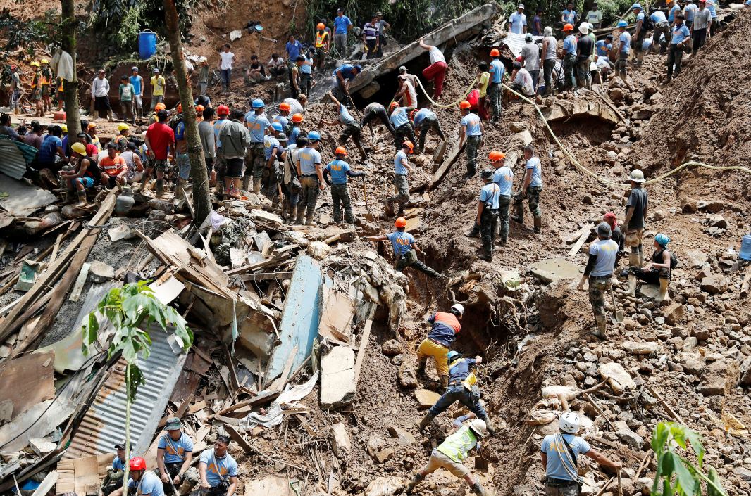 Buscan al menos a cien filipinos sepultados en mina tras paso de tifón Mangkhut