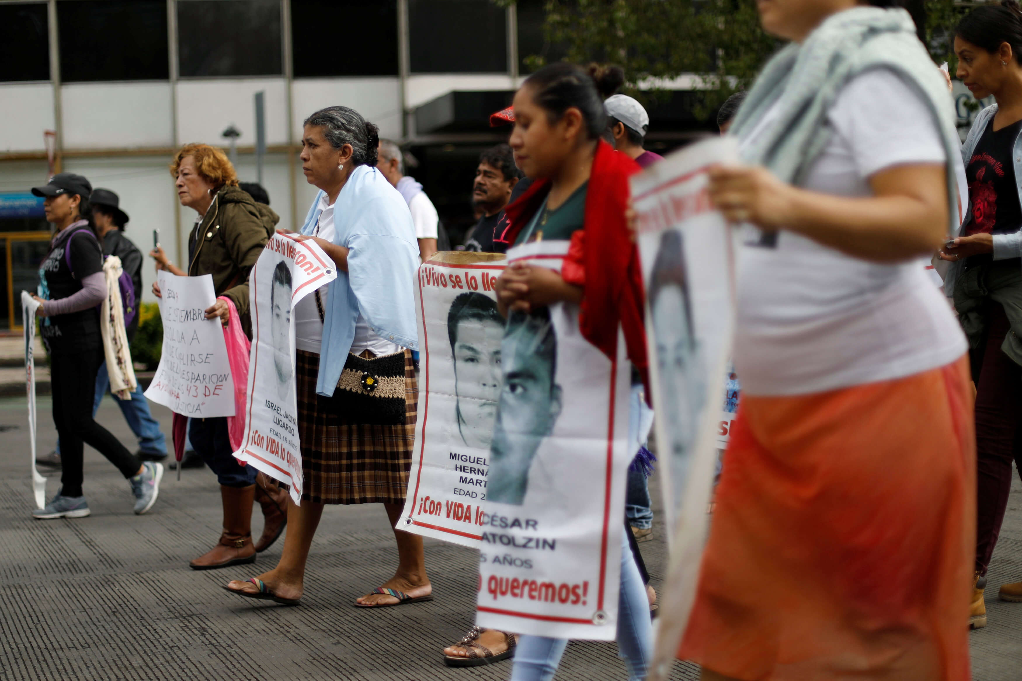 Protestan en la CDMX por investigación del caso Ayotzinapa