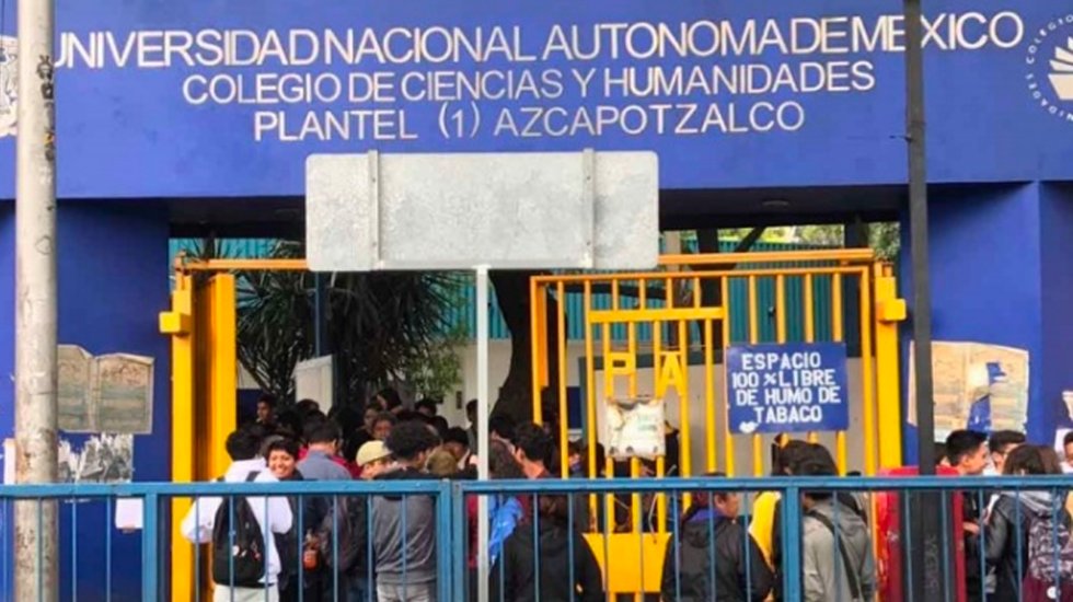 Estudiantes de CCH Azcapotzalco vuelven a las aulas