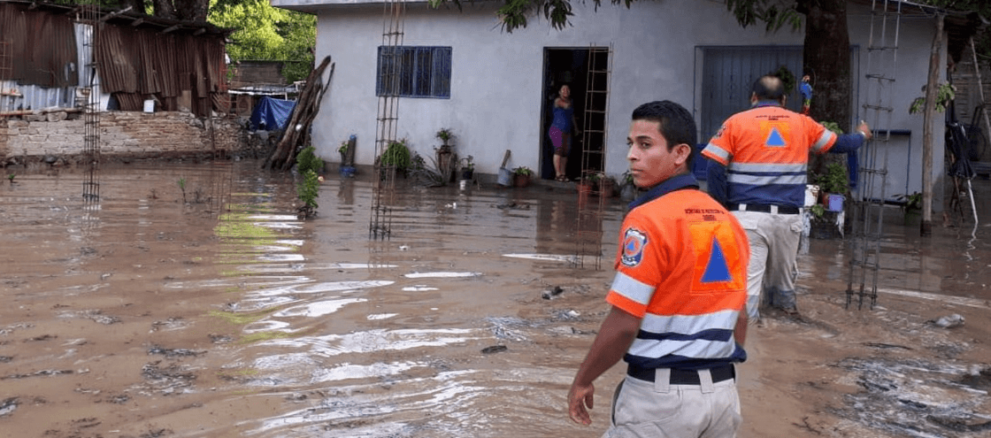 Lluvias provocan desbordamiento del río Cocula, en Guerrero