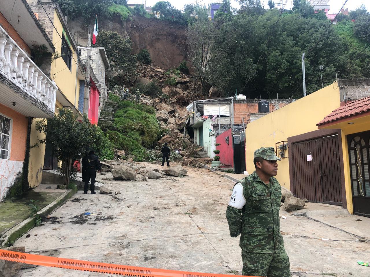 Deslave en colonia Olímpica Radio, en Naucalpan