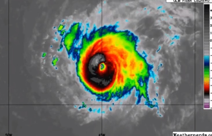 Huracán Florence alcanza categoría 3 en el Atlántico