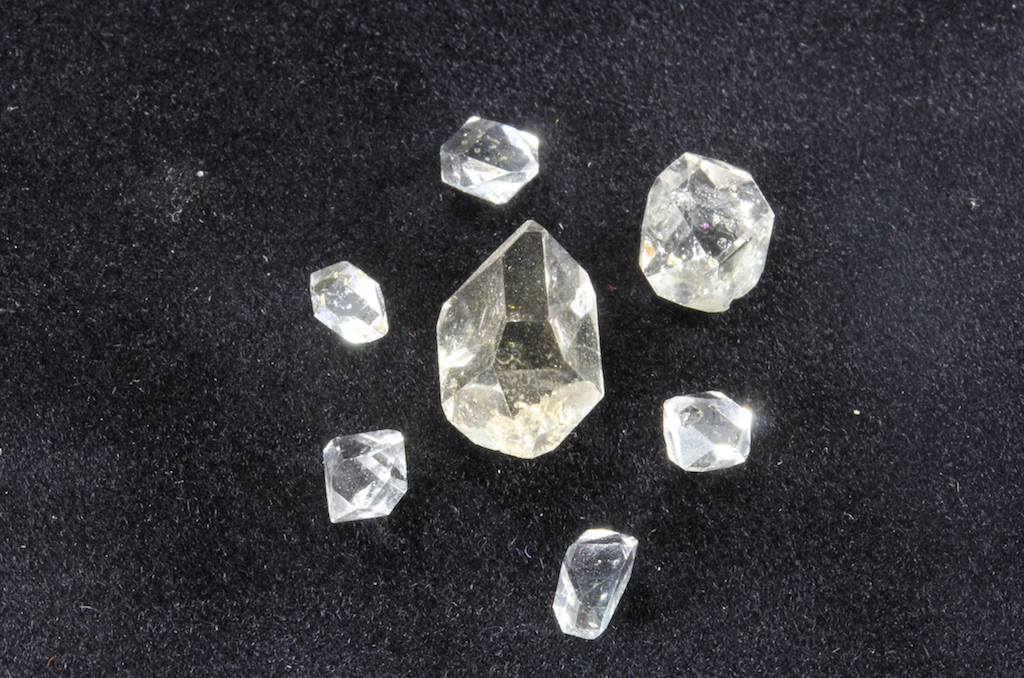 Diamantes-Centro-Tierra-Corteza-Terrestre-Minerales
