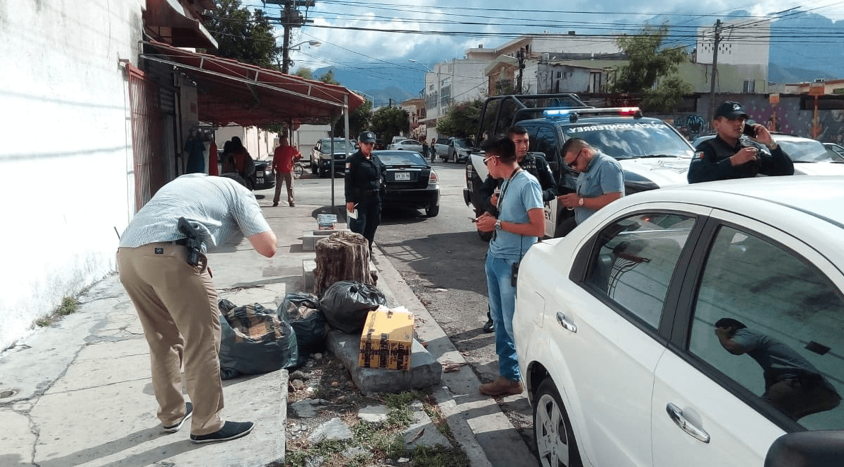 Paquete electoral aparece en calle de Monterrey, Fepade investiga