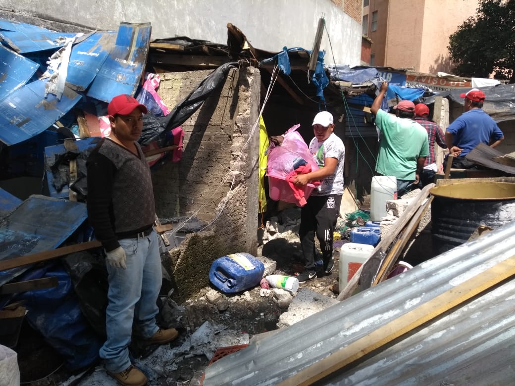 Enfrentamiento se desata en colonia Juárez de CDMX por desalojo