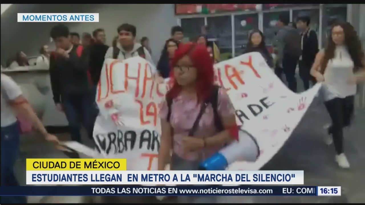 Estudiantes llegan en Metro a la Marcha del Silencio