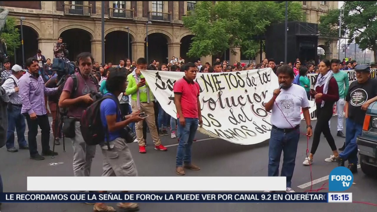 Familiares Normalistas Desaparecidos Protestan SCJN Estudiantes