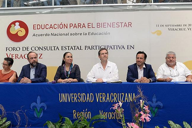 Veracruz requerirá apoyo especial para elevar logro académico: Esteban Moctezuma