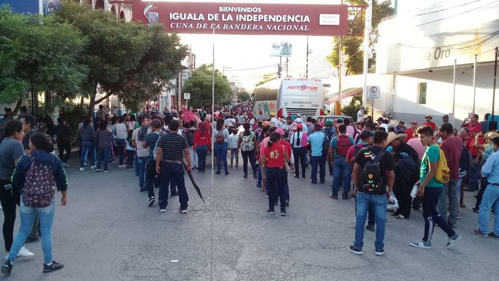 Caso Ayotzinapa marchan Iguala por normalistas desaparecidos