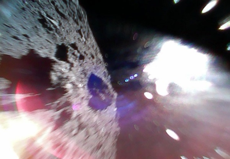 Japón hace historia al enviar fotos desde un asteroide con dos robots