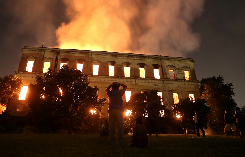 Sofocan incendio que destruyó el Museo Nacional de Brasil
