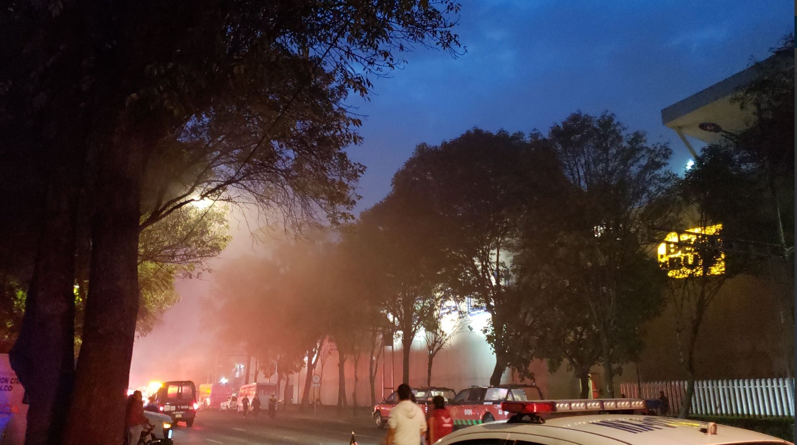 Incendio en Plaza Zentralia sale de control