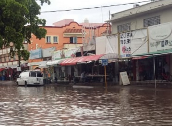 Lluvias e inundaciones afectan viviendas en Sinaloa