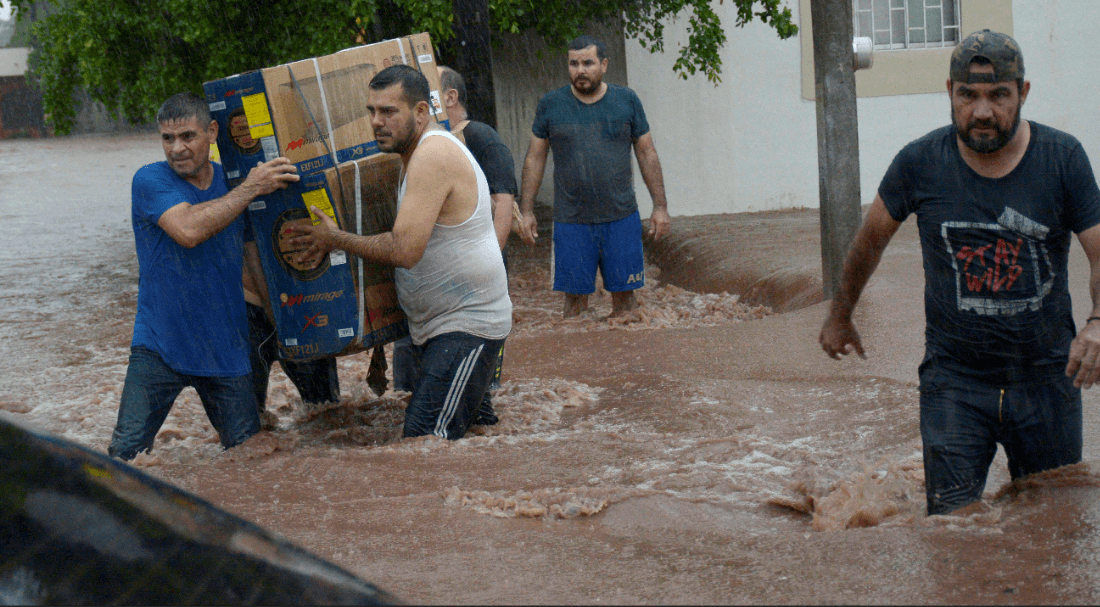 Damnificados en Sinaloa esperan ayuda tras inundaciones