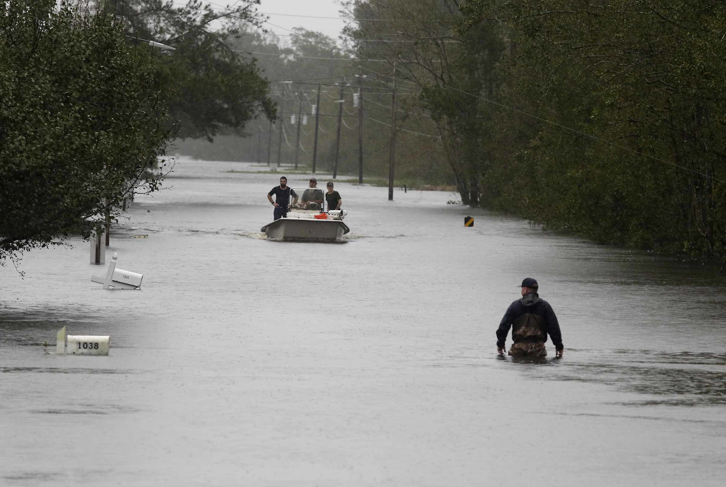 Florence se degrada a depresión tropical, provoca inundaciones