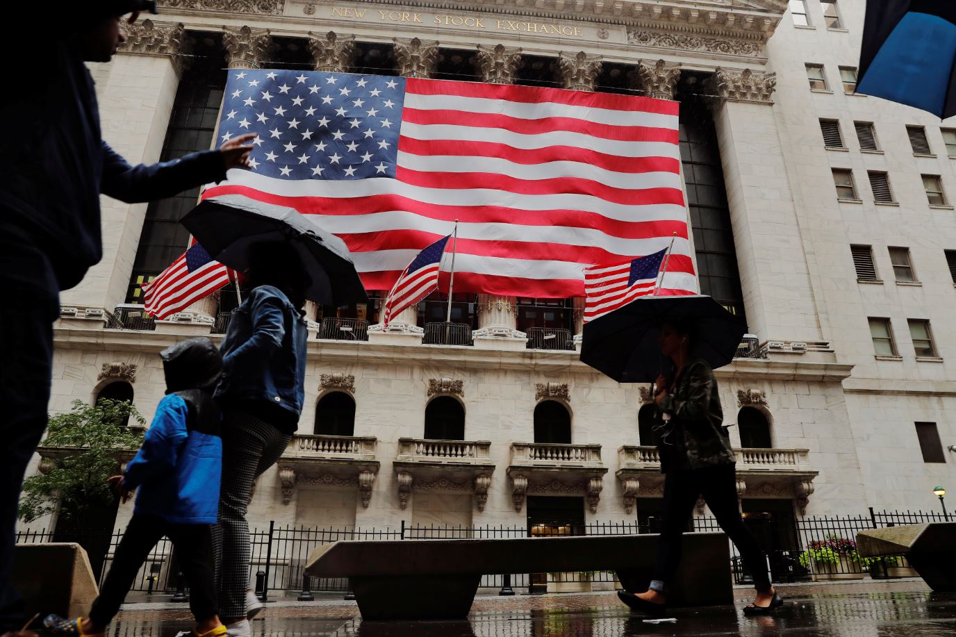 Wall Street registra jornada mixta, avanza sector bancario