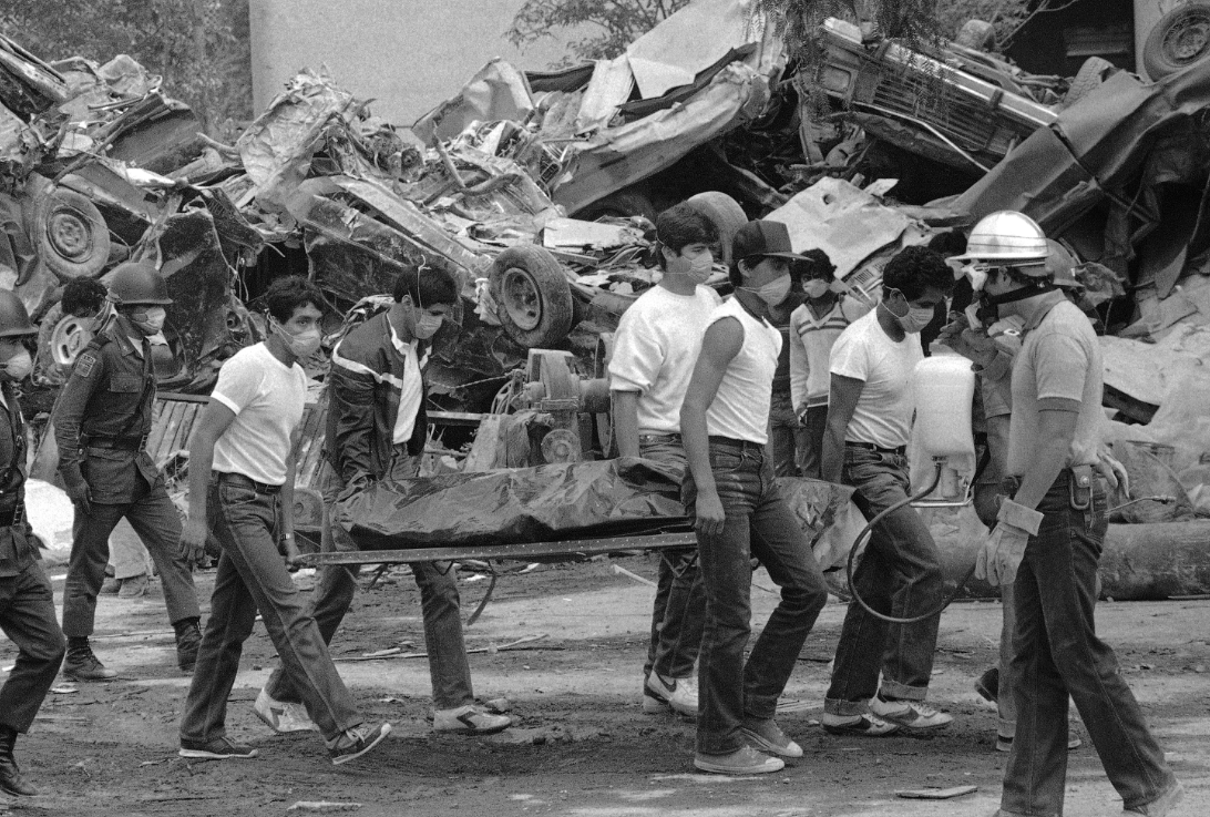 Bombero español recuerda labores tras sismo de 1985