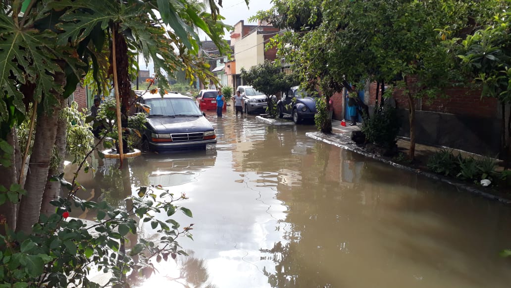 En Morelia, lluvias fuertes inundan varias colonias