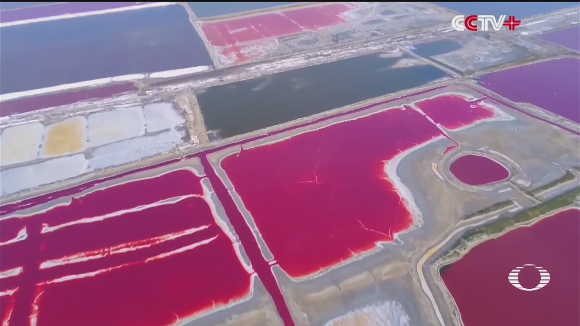 Los colores del lago Xiachi, en China