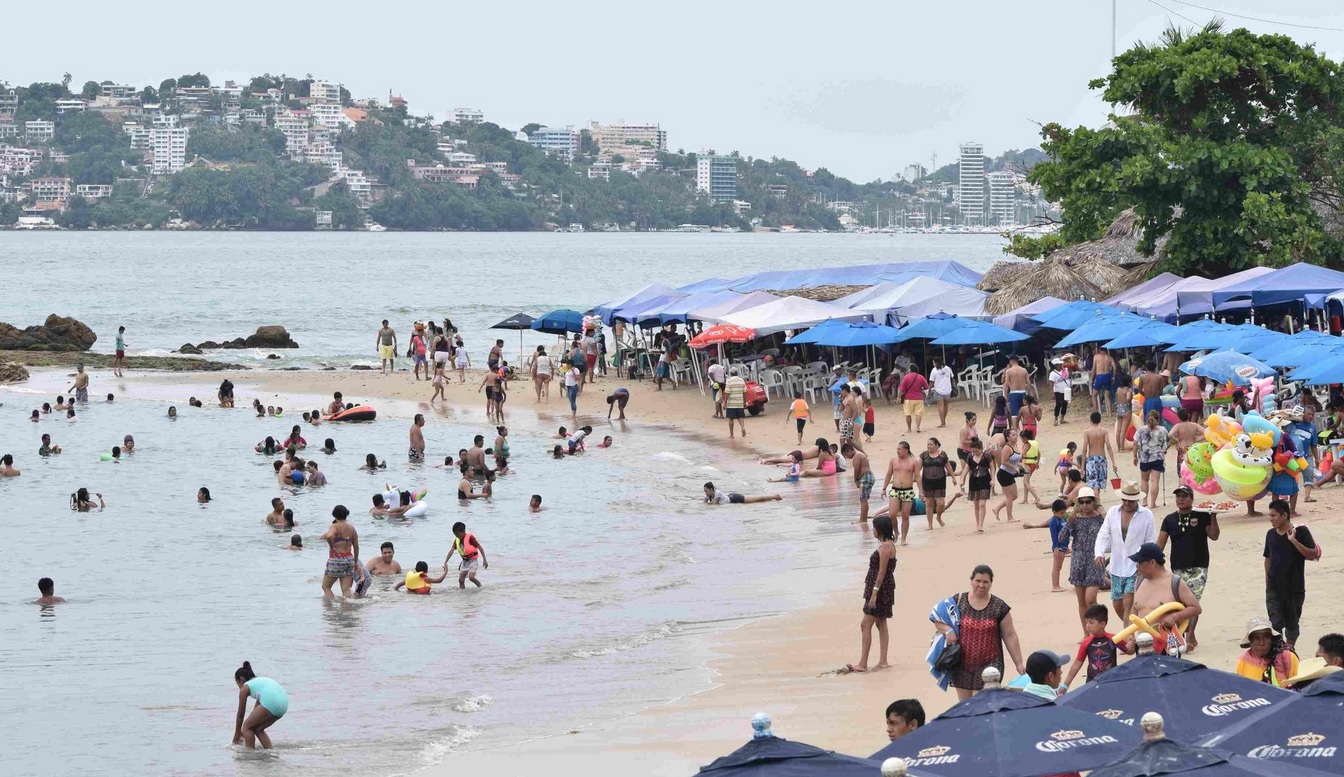 Mar de fondo en Acapulco persistirá durante fiestas patrias