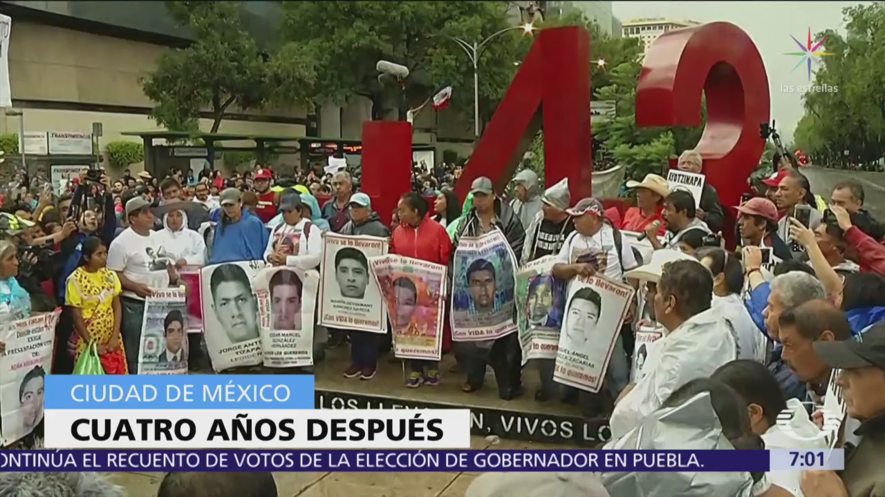 Marchan por los 43 normalistas de Ayotzinapa a 4 años