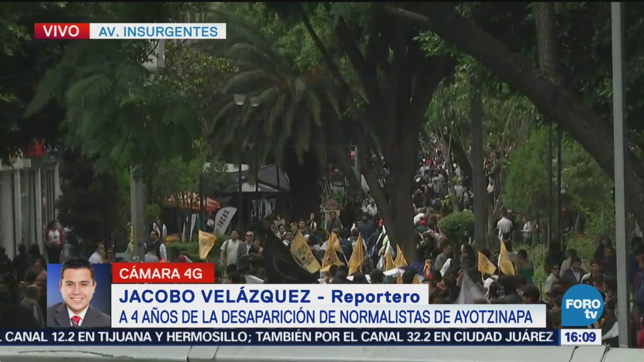 Marchan Sobre Insurgentes Desaparición Normalistas Estudiantes