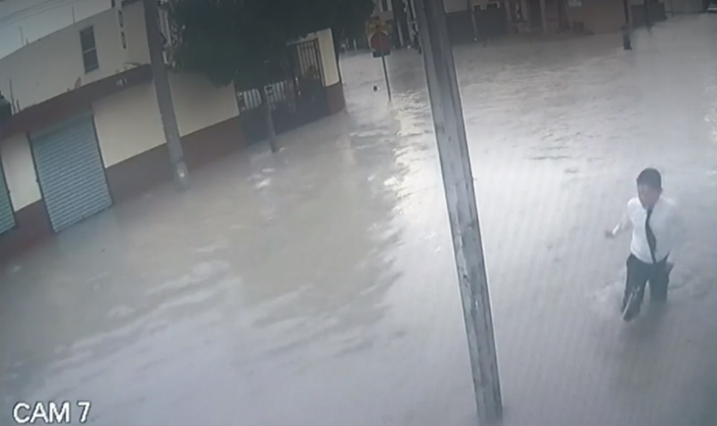 Muere estudiante por descarga eléctrica tras lluvias en Apodaca, NL