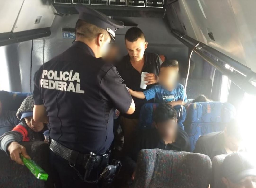 Rescatan a 24 migrantes guatemaltecos, en Puebla