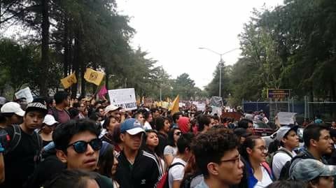 Porros, fuera, demandan estudiantes de la UNAM