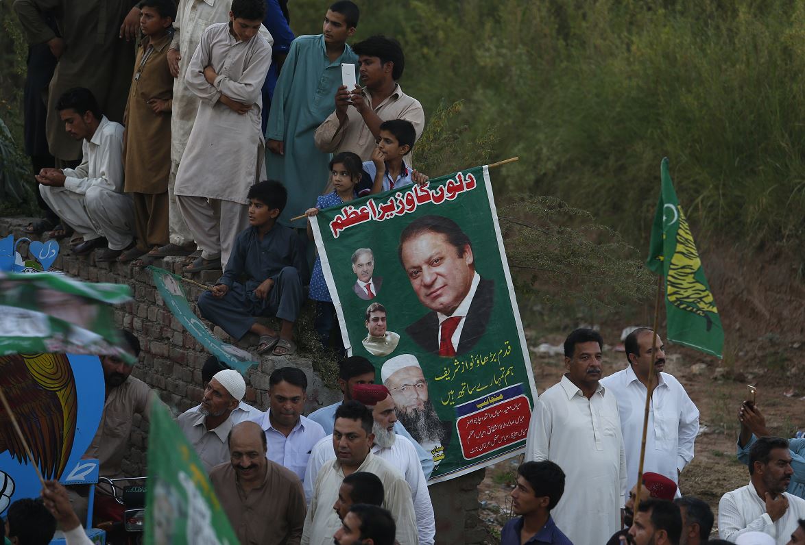 Exprimer ministro de Pakistán Nawaz Sharif sale de prisión