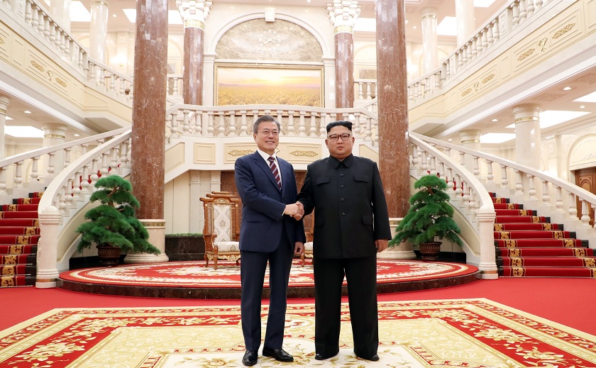 Líderes de las dos Coreas celebran primera cumbre en Pyongyang