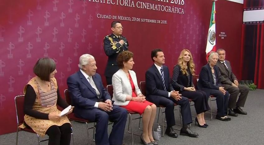 Peña Nieto entrega Premio Luz de Plata 2018 en el Bosque de Chapultepec