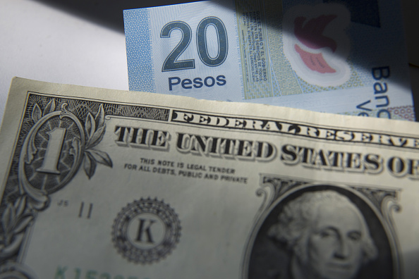 Peso mexicano pierde, dólar cotiza a 19.25