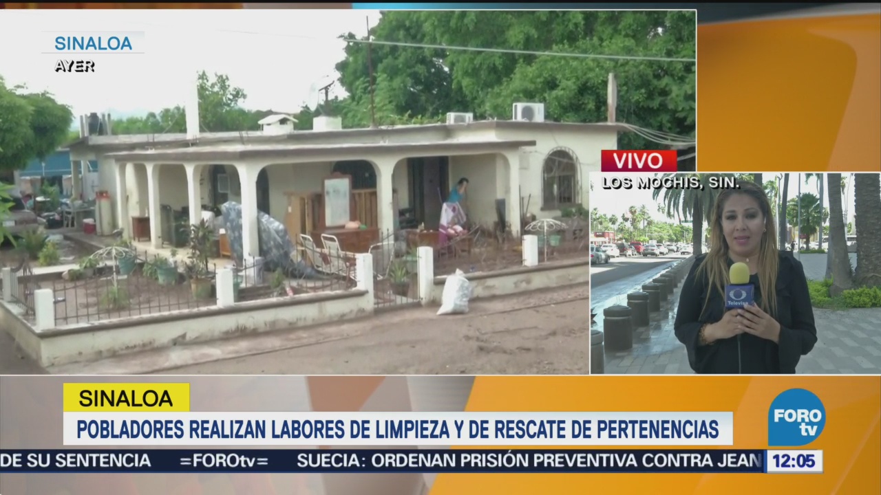 Pobladores realizan labores de limpieza en Sinaloa