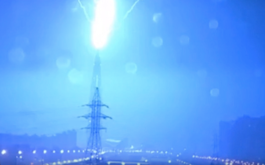 Rayo fulminante cae en el rascacielos más alto de Europa