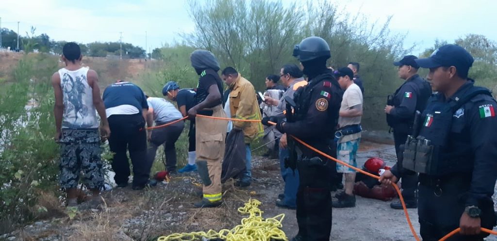 Rescate niños atrapados en río Santa Catarina se complicó por basura