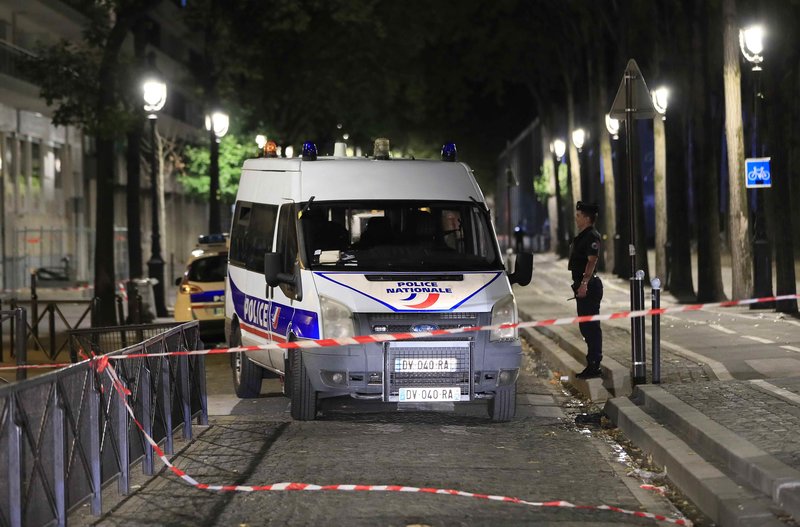 Un hombre armado con un cuchillo deja 7 heridos en París