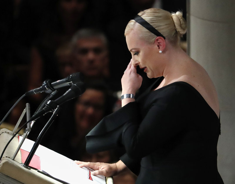 EU no necesita ser grande de nuevo, dice hija de McCain en funeral