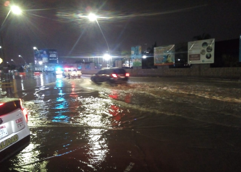 Lluvia provoca inundaciones en Torreón, Coahuila