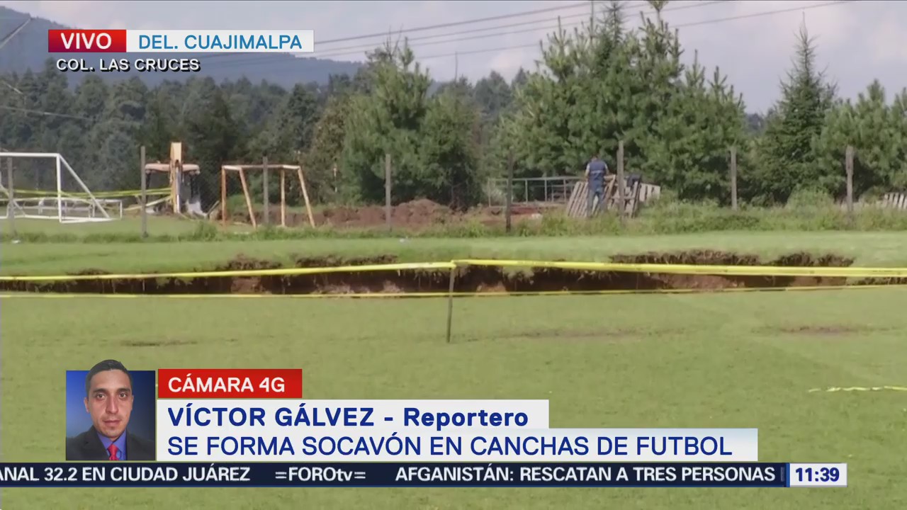 Se forma socavón en canchas de futbol en Cuajimalpa